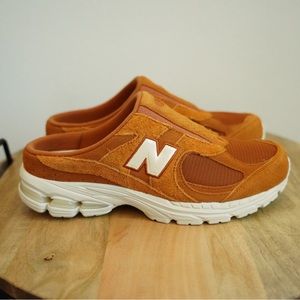 new balance 2002r mule vnds only tried on size 9 and size 10